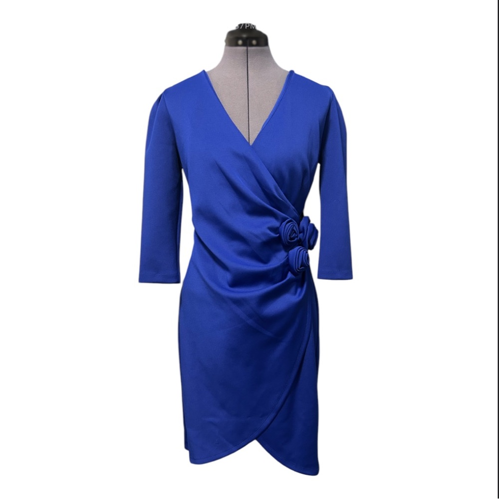Donna Rico Elegant royal Blue Dress size 8
3/4 sleeve.